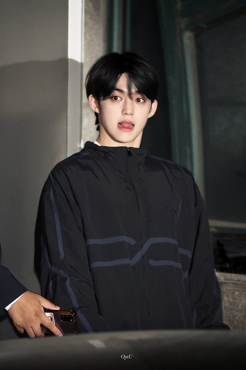 choichwesvt's tweet photo. #토부기의_사진첩을_털어보면서_굿나잇
배 살짝 내밀고 있는 (얼딩)아가...🫪🫪 https://t.co/7Cs8fM4aEB