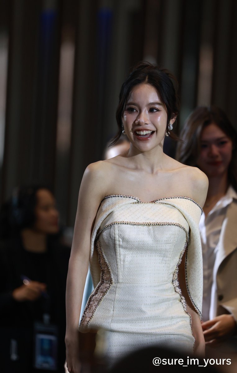 sure_im_yours's tweet photo. 260903 Bmine (1)

คนสวยมาเดินพรมแล้ว✨

#Maybebmine
#Yentertainawards2026 https://t.co/qzQ4xsxBNS