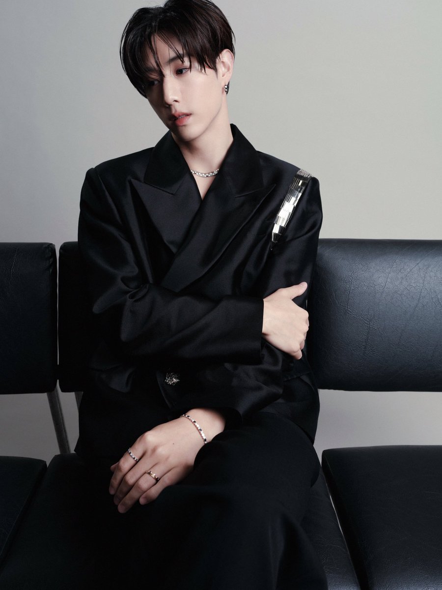 kchartsmaster's tweet photo. Happy 33rd birthday to MARK TUAN of GOT7! https://t.co/aZFzDgESzj