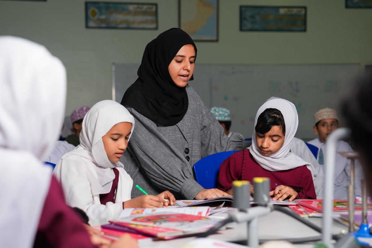 gaboob_ali's tweet photo. وزارة العمل @Labour_OMAN
 
الاجادة لا تصلح للمعلم لسببين:

⬅️ زيادة اعباء المعلم من إجادة لتدريس ومناوبة وتصحيح واحتياط ينهك المعلم نفسيًا ووظيفيًا

⬅️ التعليم أثر لا أرقام ومؤشرات جامدة

المعلم ليس رقم في مؤشر بل صانع للإنسان وباني للإوطان خففوا عنه ولا تضيقوا عليه بكثرة الأعباء https://t.co/7Il5LUdRJt