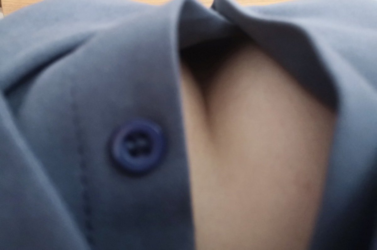 josePortillo29's tweet photo. 今早穿衬衫，第二颗扣子比之前紧了不少。
搁以前松松垮垮的，风都能灌进去。
嘴上吐槽衣服洗缩水，心里偷偷开心。
看着这小小变化我就明白糖糖没有白吃

#含糖 #mtf https://t.co/7Qsjk69xRs