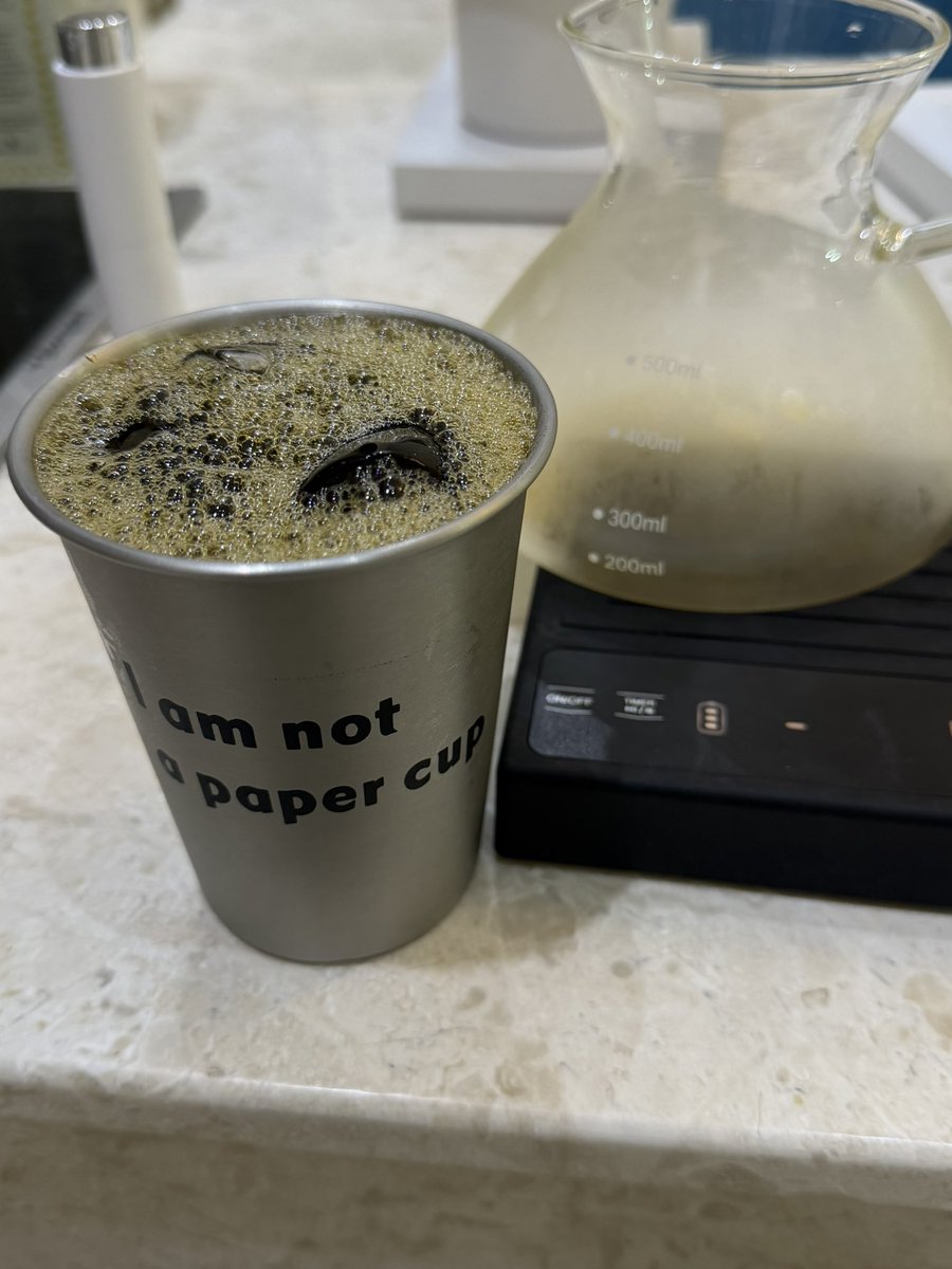 Maybe7mad's tweet photo. I’m not a paper cup https://t.co/oyQnZItlno
