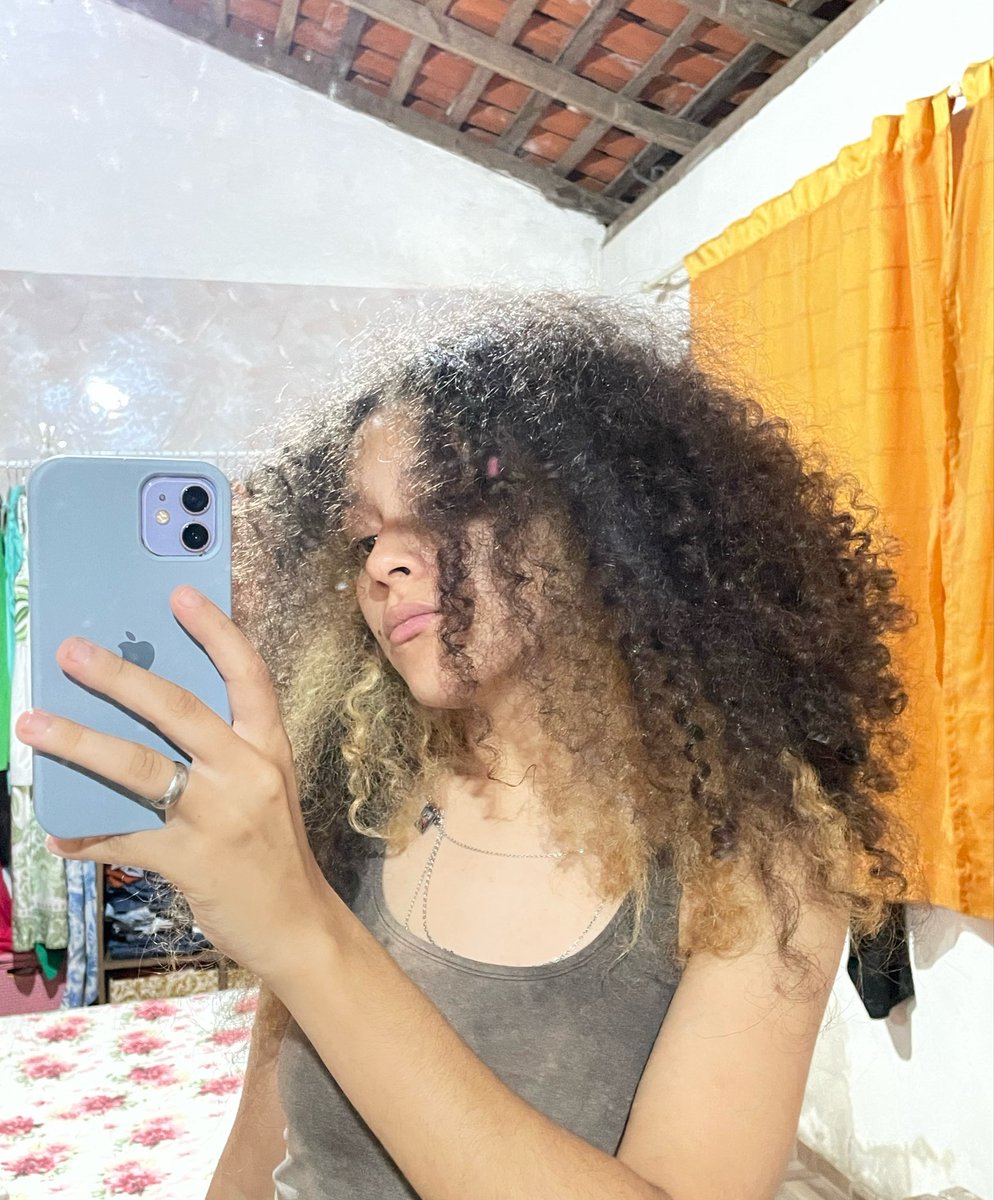 Evykinha's tweet photo. Tenho que passar a normalizar sair com o cabelo assim https://t.co/VVvXQS6EGu