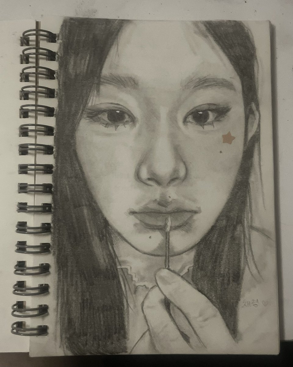 misocameo's tweet photo. mikas sketchbook highlights  d(^_^o) https://t.co/ZhRMF7hC8P