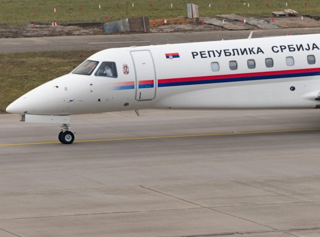 FIGHT_4_RIGHT_S's tweet photo. Embraer Legacy 600 u vlasništvu Vlade Srbije o trošku poreskih obveznika građana odleteo je u Holandiju i sada se vraća donoseći u Beograd telo Ratka Mladića. 

Ovim je Republika Srbija upravo dala prvu formalnu državnu počast Ratku Mladiću, osuđenom za najteže zločine.

Opšte je poznato da vladini avioni ne transportuju tela drugih građana Srbije.

Vlada Republike Srbije ovim je saopštila: "Ratko Mladić nije general druge države - Bosne i Hercegovine, niti entiteta Republike Srpske, već je to oduvek naš general koji je oduvek radio po instrukcijama Srbije, uključujući i ono što je obuhvaćeno presudom Haškog tribunala". 

Slobodan Milošević je barem ovo krio. 
Vučićeva vlast ovim se ponosi.