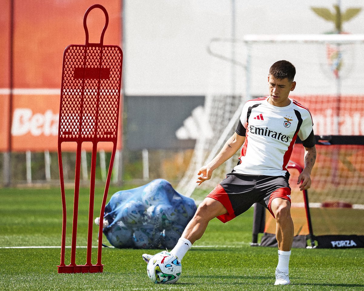 slbenfica_en's tweet photo. 📸💪 https://t.co/zZl2079MSq