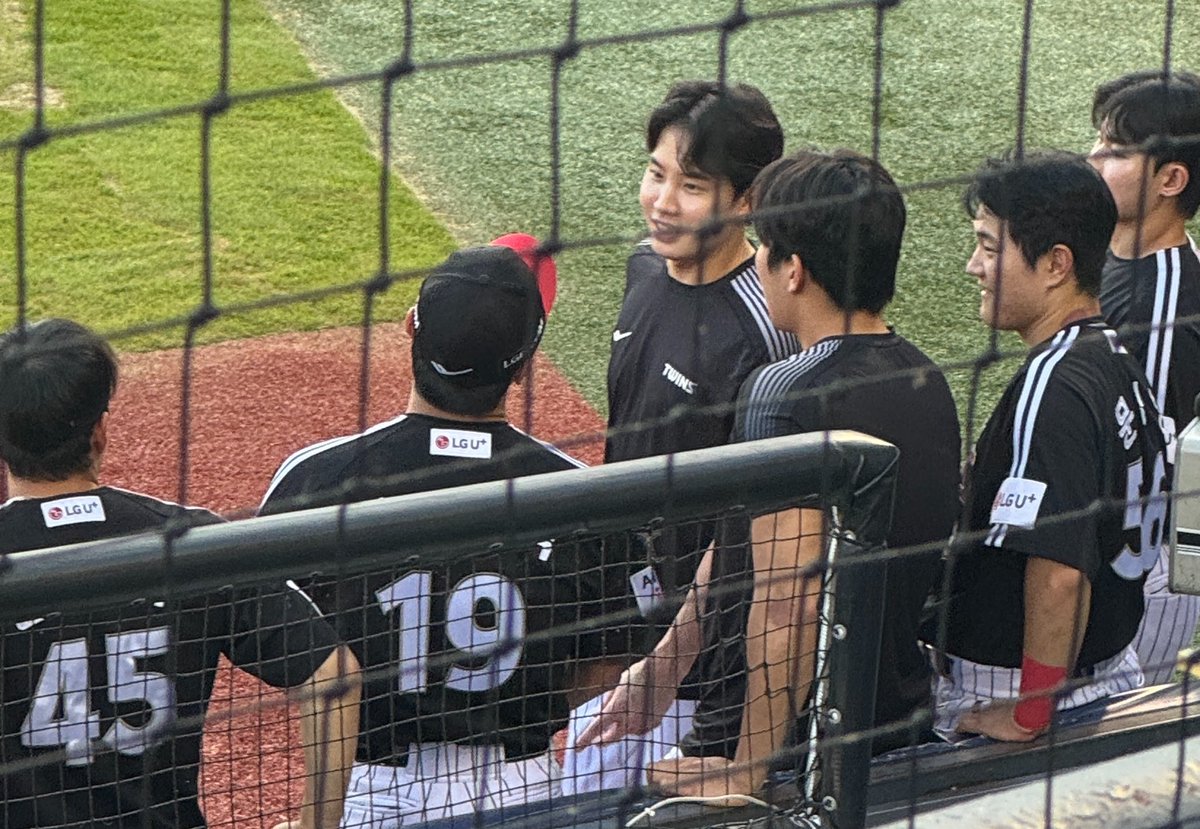 hrafji's tweet photo. 사진속에있는 모든 님들이 좋음 https://t.co/tYjyKfghXr