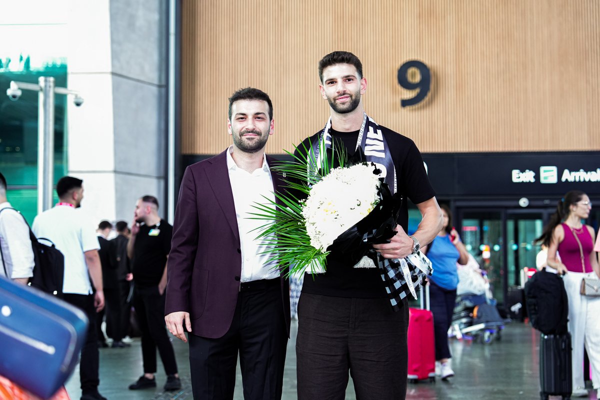 Besiktas's tweet photo. Yeni Transferimiz Ümit Akdağ İstanbul’da 🦅

🔗 https://t.co/8OIQ8FHs3Y https://t.co/sqZ6iXm1wS