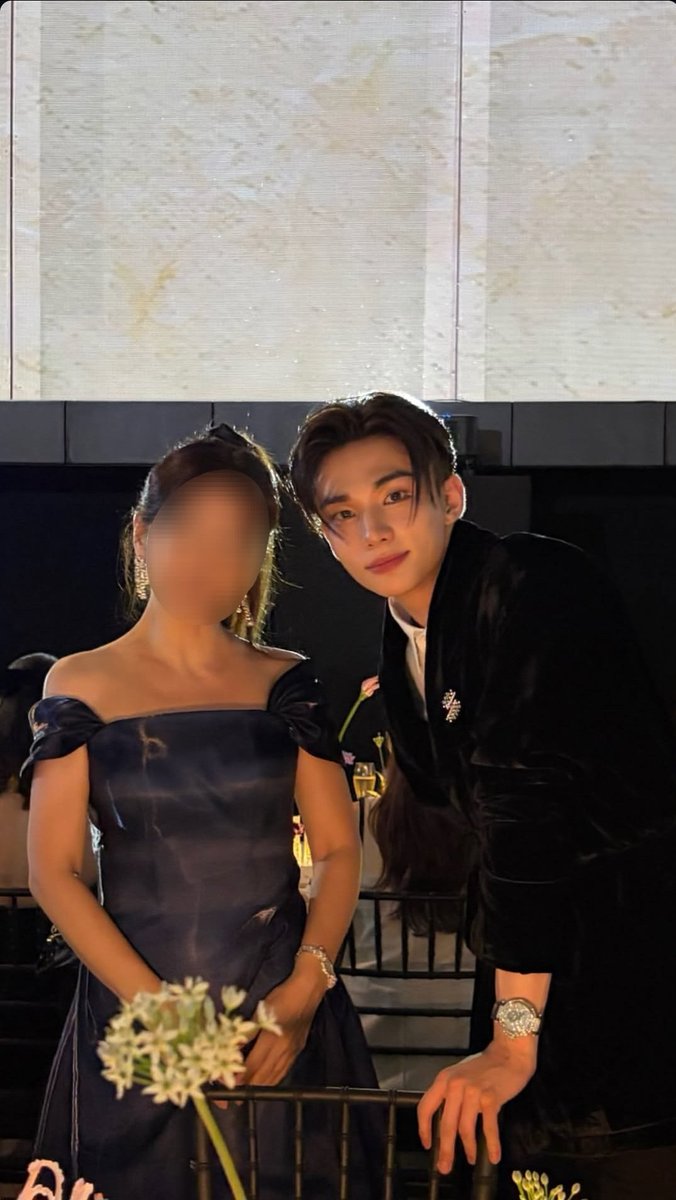 hyunjincrave's tweet photo. Hyunjin via the former Tenant MD Team Leader of Lotte Shopping:

“I became a fan of Jisoo and Hyunjin as of today!!!! Their personalities are sooo nice. I was genuinely touched.” https://t.co/1GB1a1TJcY