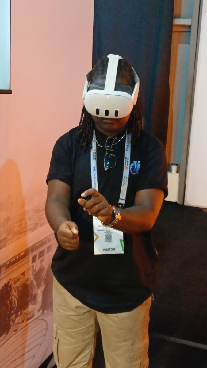 nevo_design's tweet photo. Ok so I , @EngrYinkaa and @Xander_danny229 played a VR game at @AWS  lounge at @GITEXAfrica https://t.co/Awfu5Xadvg