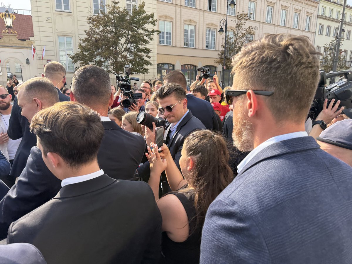 miko_1980's tweet photo. @mikolaj_bk Podobno najmniej swoich fotografii ma sam fotograf 😎 👋🫡🇵🇱 https://t.co/zoOknsLjKm
