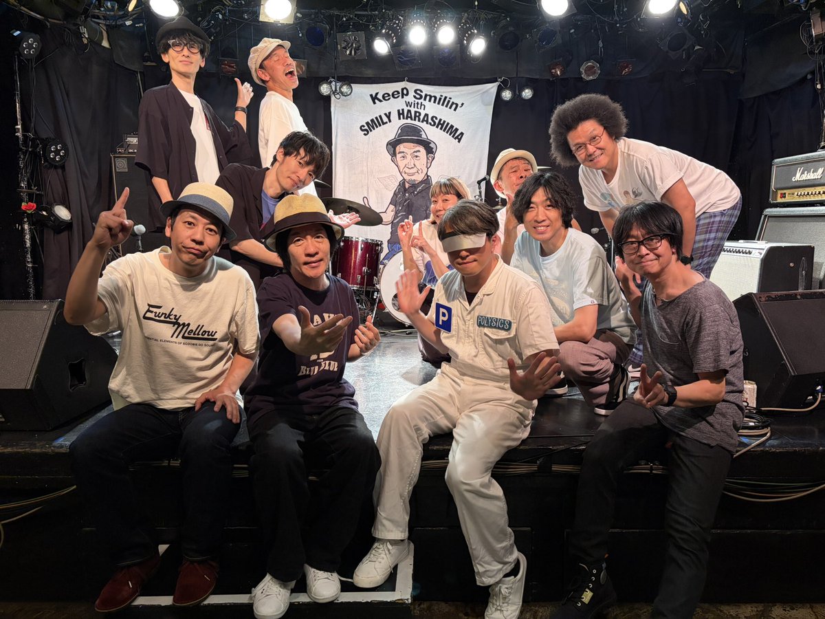 HiroHayashi78's tweet photo. SMILEY'S CONNECTION ＜下北沢CLUB Que編＞終了！
今日は99年フジロックのセットリストを完全再現！原島さんの呼び込みの声も当時のものを使って👍
衣装もあの時のやーつ！
こんな楽しいライブが出来て、しかもこのメンツでやれて嬉しかったー！
原島さん、誕生日おめでTOISUです！ https://t.co/B9BWeruOsb