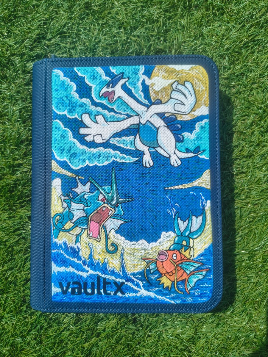 LauPokeBinders's tweet photo. Another commission piece! 

Vault X 4 pocket binder featuring Lugia, Magikarp and Gyarados. 

#pokemon #pokemontcg #art #lugia #magikarp #gyarados #custombinder https://t.co/iGJ5hwtm7Z