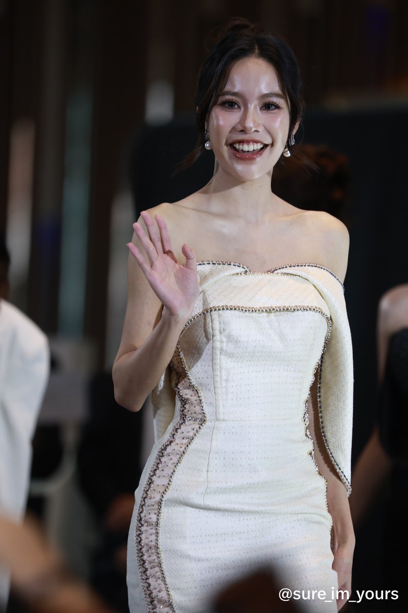 sure_im_yours's tweet photo. 260903 Bmine (2)

สวัสดีค่ะ บีมายเองค่า🙏🏻💖

#Maybebmine
#Yentertainawards2026 https://t.co/1moKXHFfWw