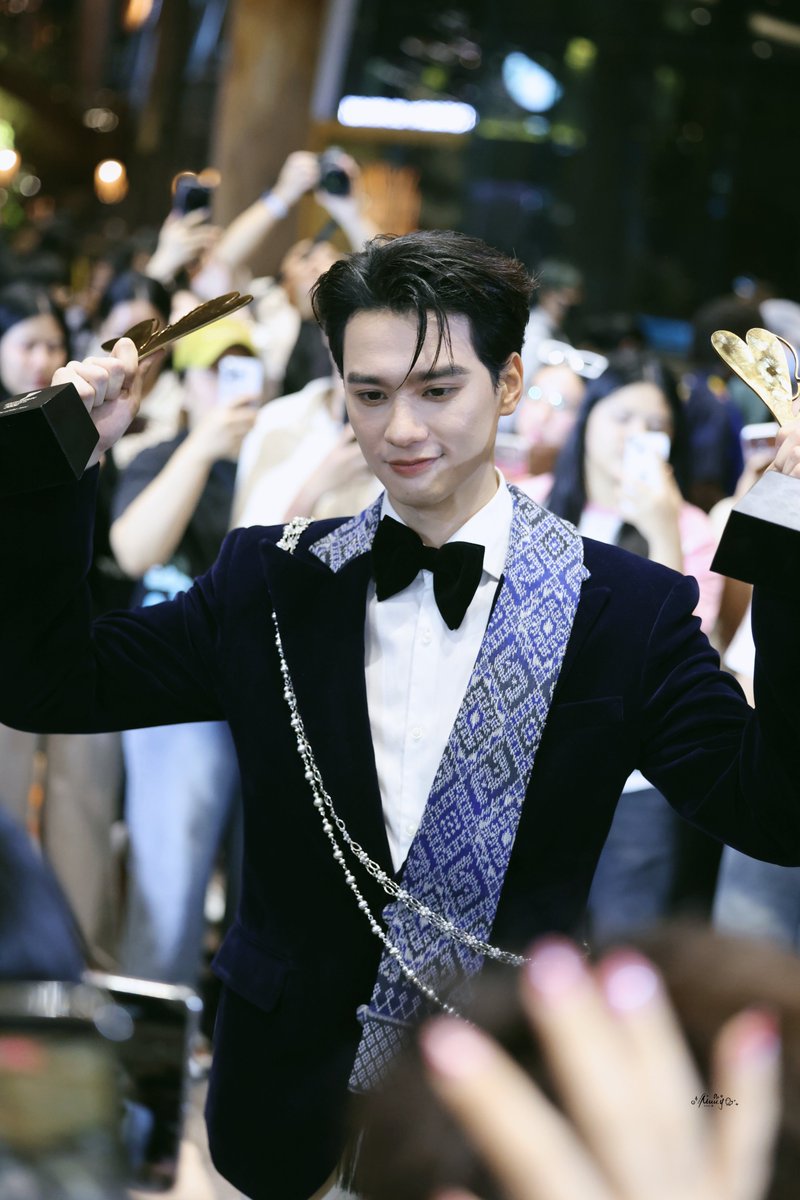 mioye's tweet photo. 🏆😼🏆

KENGNAMPING AT YENT AW2026      
#YEntAwards26xKNP 
#KengNamping #เก่งน้ำปิง 
#KengHarit https://t.co/BNiJd8JzE7