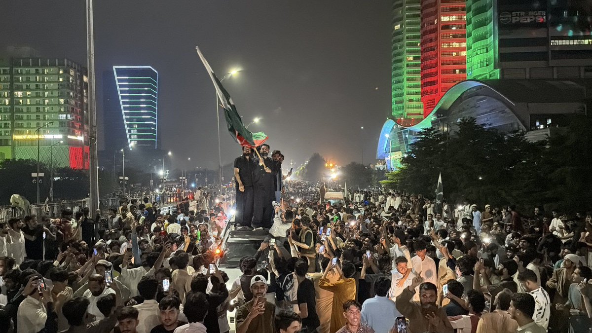 SaimaNa56370074's tweet photo. لیڈر عمران خان کی جلد رہائی وقت کی اہم ترین ضرورت ہے۔
انصاف میں تاخیر، انصاف سے انکار ہے۔
پاکستان کو حقیقی جمہوریت چاہیے، سیاسی انتقام نہیں۔

#ستمبر_مزاحمت_عہد_ہمارا https://t.co/BKoHzm1DG5