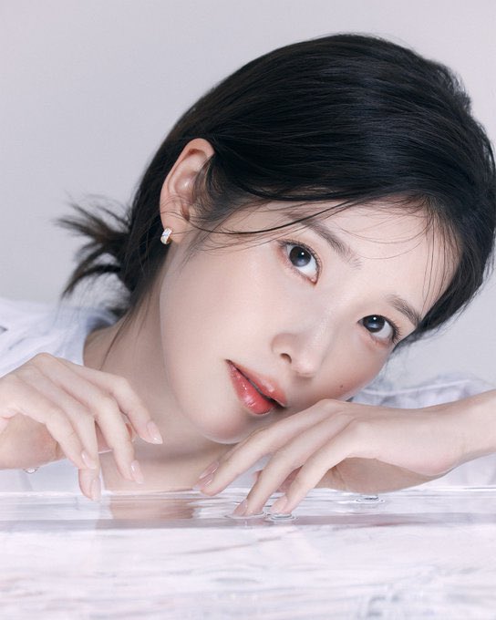 iuedelweiss's tweet photo. IU is making a comeback with a digital single on September 10th.

To tell the truth, I suspected a September comeback might be coming after watching that IU TV. To keep support from splitting between the new song and KDA, I went ahead and changed the direction of the KR fundraising team. Since I didn't have solid grounds for it, I'm sorry for not being able to explain this to uaenas at that time.

When the new song drops, please prioritize music show votings over KDA.

#아이유 #IU