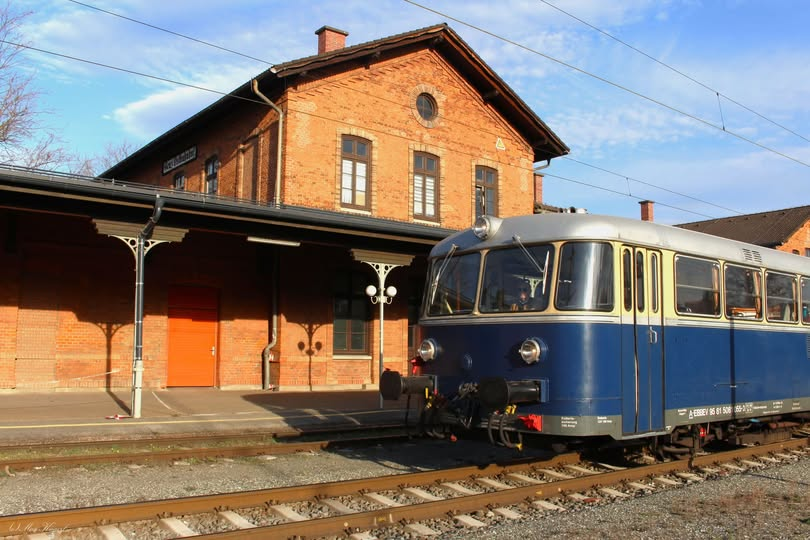 Gailtalbahn's tweet photo. Der 5081.55 ist bereits am Weg nach Villach bevor es morgen und übermorgen ins Gailtal geht.

Falls ihr in spotten wollt hier ein paar Richtzeiten von heute:

St.Veit/Glan 17:42
Klagenfurt 18:35
Villach 19:15

Über Fotos oder Videos als Zusendungen würden wir uns freuen 📷 https://t.co/qMgggD2a8q
