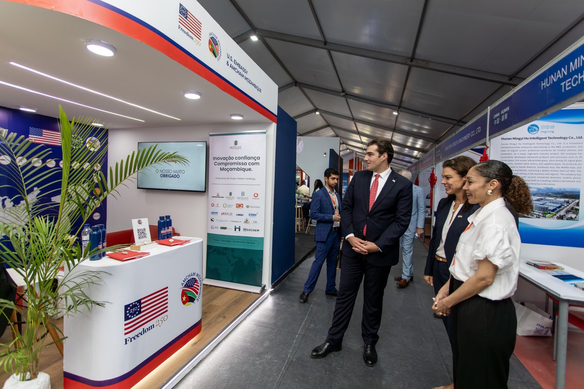 USEmbassyMoz's tweet photo. During his first visit to Mozambique, Acting Deputy Assistant Secretary Christopher Kulukundis met President Daniel Chapo (@daniel_chapo24) at the American Chamber of Commerce booth in FACIM’s Tunduru International Pavilion. 

Their exchange highlighted Mozambique’s strong economic potential and the opportunities to deepen commercial ties between the United States and Mozambique.

A/DAS Kulukundis emphasized the United States’ readiness to work side by side with Mozambican and American businesses to expand investment, strengthen supply chains, create jobs, and build practical partnerships that deliver lasting value and mutual prosperity. 

#USMZ #EstamosJuntos #FACIM2026