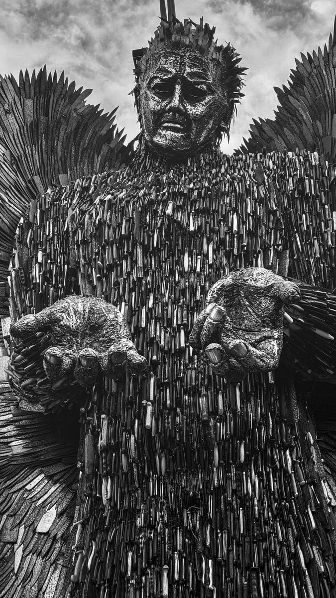 PSOSEdinburgh's tweet photo. The Knife Angel it's a memorial to those whose lives have been affected by knife crime.
The Angel’s hands are positioned in a "Why?" gesture, questioning the reason for violent acts, while its face is designed to convey despair.

#SaferCommunitiesEdinburgh https://t.co/xTLDHMpViM