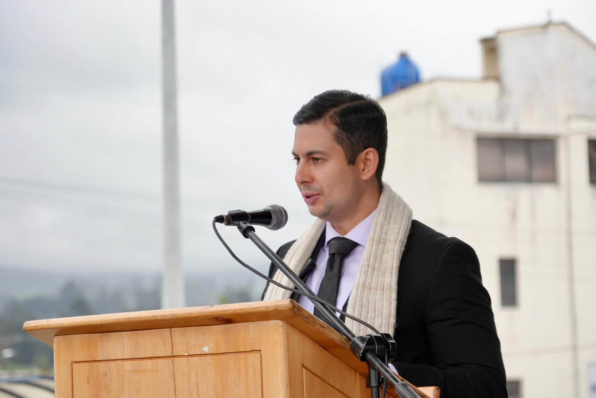 PDEMindo's tweet photo. Más oportunidades digitales llegan a la parroquia Jerusalén, en el cantón Biblián.
El viceministro de Tecnologías de la Información y Comunicación, Ricardo Gutiérrez, inauguró un nuevo Punto Digital Gratuito (PDG), un espacio que acerca internet, capacitación y herramientas tecn https://t.co/BPS5T1GRxs