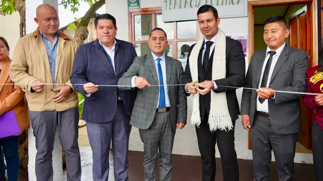 PDEMindo's tweet photo. Más oportunidades digitales llegan a la parroquia Jerusalén, en el cantón Biblián.
El viceministro de Tecnologías de la Información y Comunicación, Ricardo Gutiérrez, inauguró un nuevo Punto Digital Gratuito (PDG), un espacio que acerca internet, capacitación y herramientas tecn https://t.co/BPS5T1GRxs