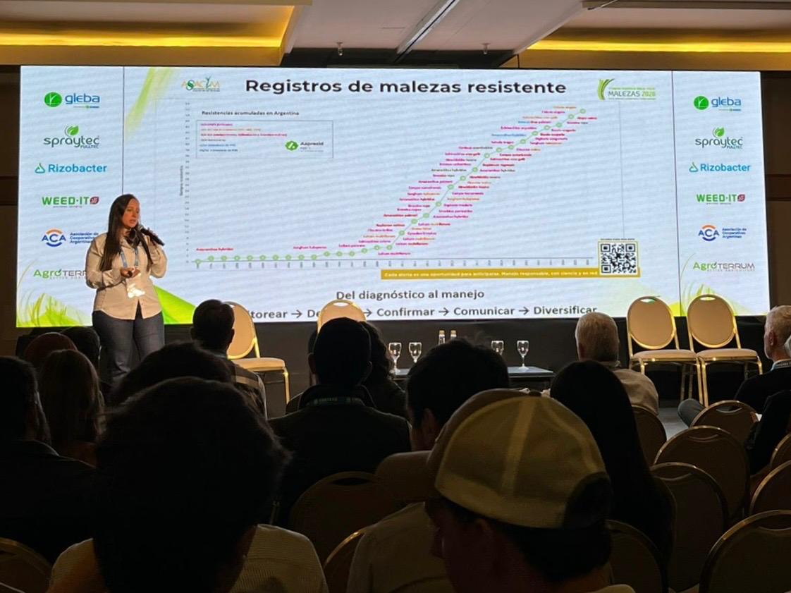 aapresid's tweet photo. Estuvimos presentes en el Congreso @ASACIM_Malezas  2026 con  nuestro Programa REM, representado por Eugenia Niccia, quien presentó "Resistencia a herbicidas en Argentina: Monitoreo y generación de información desde REM-Aapresid".

Durante la jornada, compartimos la trayectoria del programa en la generación de datos clave y actualizaciones estratégicas sobre el mapeo de malezas problema, reafirmando nuestro compromiso con la generación del conocimiento y el desarrollo de soluciones sustentables para el sistema productivo argentino. 💪🏼🇦🇷