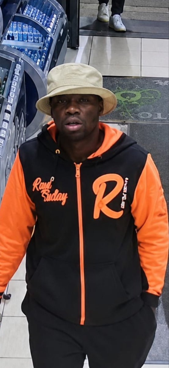 Ndlombango's tweet photo. A clearer picture. Let’s make him famous. https://t.co/ZNKeyLfmVL