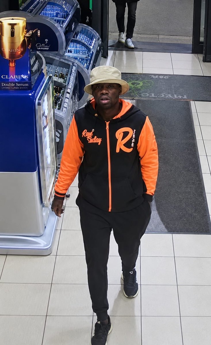 Ndlombango's tweet photo. A clearer picture. Let’s make him famous. https://t.co/ZNKeyLfmVL