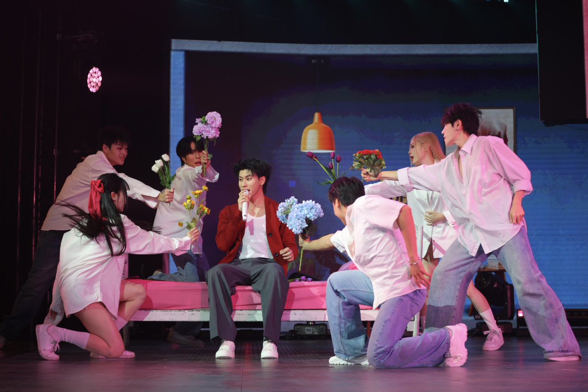 OPENLABEL_TH's tweet photo. ขอบคุณ @StageTpop มากนะค้าบ
ที่ให้ออฟโรดได้กลับมาวิ่งเล่นอีกครั้งง~

ชอบโชว์วันนี้ไหมค้าบบบ
ฝากเพลง #ฉันไม่รู้จักชื่อดอกไม้แต่จะหามาให้เธอ
ของออฟโรดไว้ในใจของทุกคนด้วยนะค้าบบบ ❤️
🔗 https://t.co/aZaXzfG3oT

OFFROAD x TPOPSTAGE
#ออฟโรดไม่รู้ชื่อดอกไม้TPOPSTAGE https://t.co/Db66qv7UId