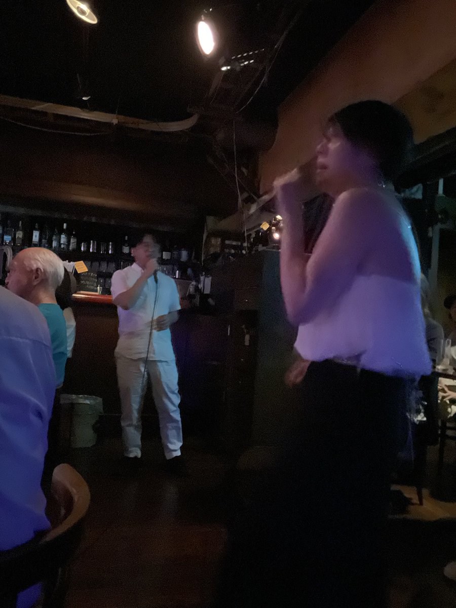 deeraqua's tweet photo. 抱かれたい女では客席後方でのマイクという会場をフルに使った演出も。

6人での演奏という場面もありましたが、これが人数とは逆に音数が控えめになっていたのも印象的でしたしなんか納得感もありました。

そしてどの曲を聴いてもノラさんの書く曲の強さが感じられたステージだったなと。 https://t.co/N82s4WlUDW