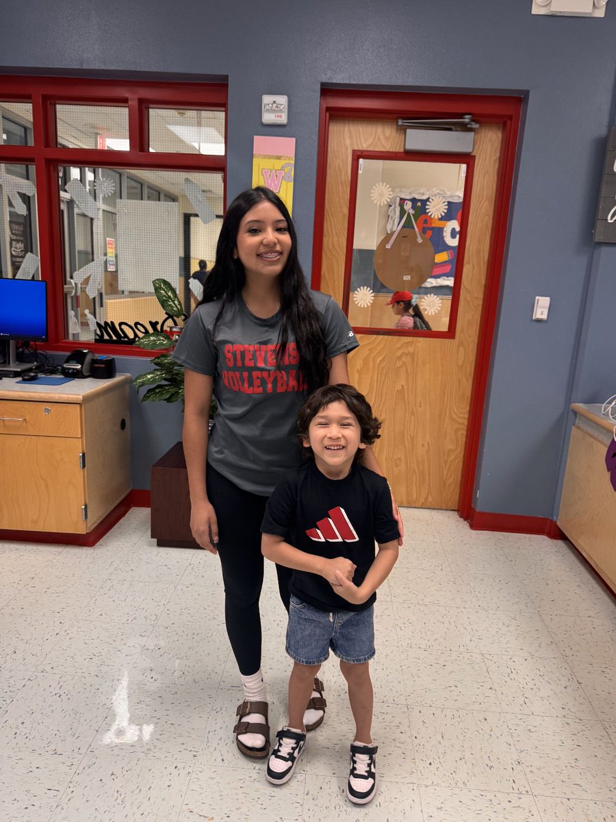 stevens_vb's tweet photo. Falcons Read is one of our favorite ways to connect to our community by reading to our Future Falcons. Today Varsity DS,  Audrey, read to students at @NISDHatchett. Check out these big smiles!
@media_stevens @SHSthetalon @FalconsAth @NISD_Athletics @NISD @JpStevensPTSA https://t.co/4zyzMIbaVq