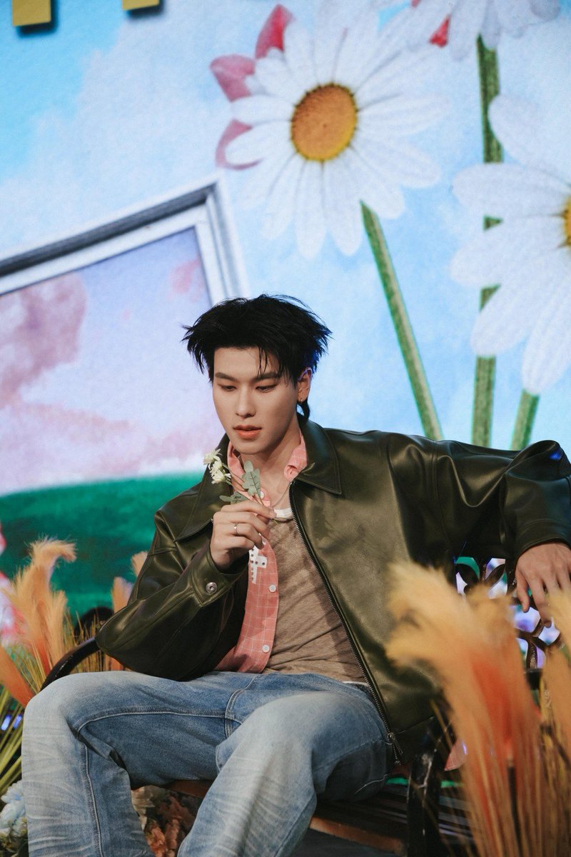 TOTOGABACK's tweet photo. พี่โต้มาละค้าบบบ 😉
OFFROAD x TPOPSTAGE
#ออฟโรดไม่รู้ชื่อดอกไม้TPOPSTAGE https://t.co/UuziD7qyZp