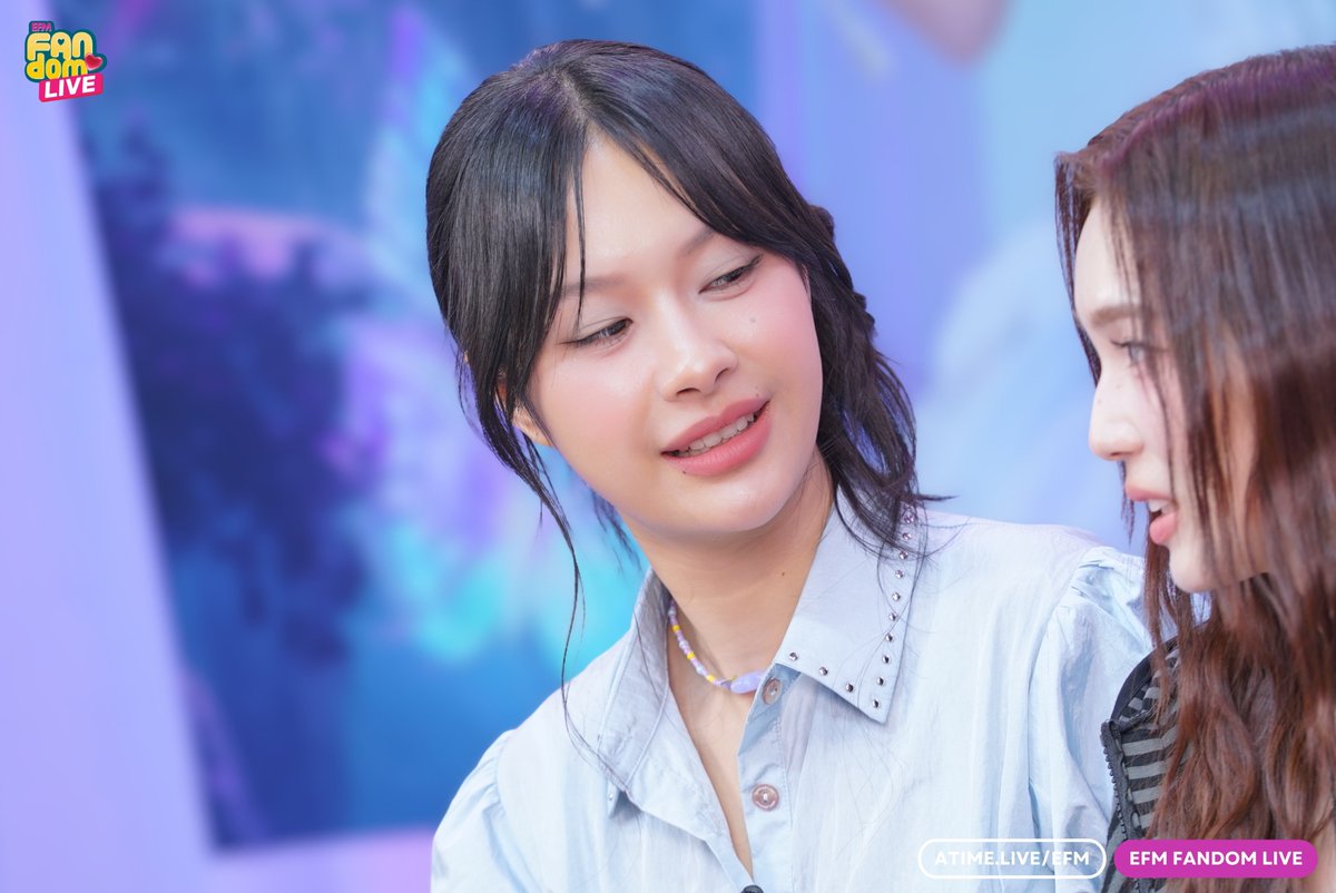 EFM_STATION's tweet photo. #EFMFANDOMLIVE คืนนี้มีแต่มวลความหวาน ความน่ารักเต็มทั่วทั้งสตู เพราะได้ต้อนรับ 2 สาวสุดสวย "มิ้ลค์ - เลิฟ" ที่มาเสิร์ฟโมเมนต์ให้แฟนๆ กันก่อนเข้านอนนน 🤩 https://t.co/MLzbnrUQSG