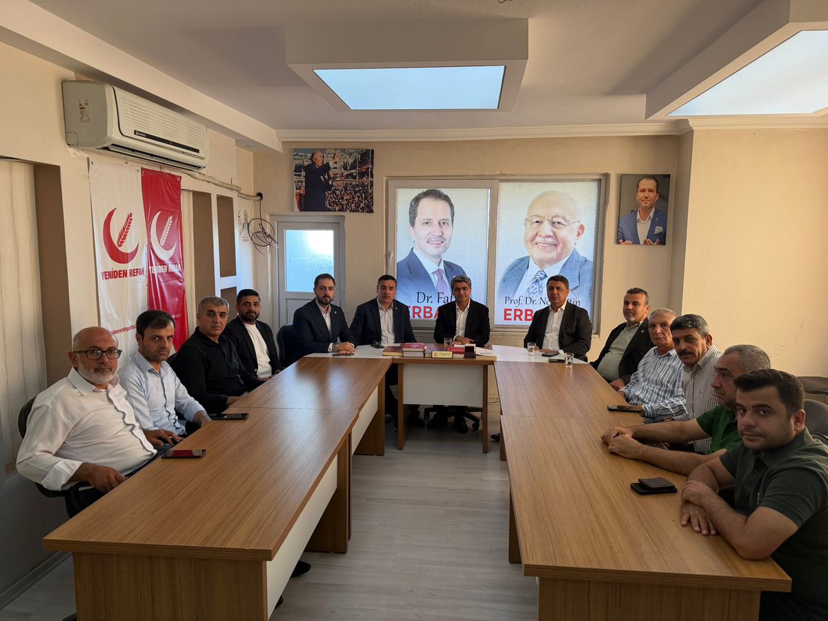 emin_ekmen's tweet photo. Yeniden Refah Partisi Batman İl Başkanlığını ziyaret ederek gündemi değerlendirme imkânı bulduk.

İl Başkanı Sayın Ziyaülhak Yamaç'ı ve yönetimini; İl Başkanımız Şehmus Yılmaz, İl Başkan Yardımcılarımız Emin Altun, Ahmet Şarlat ve Yusuf Ok ile ziyaret ederek, Süreç yasasının bölgemizdeki yansımaları, değerlendirmeleri ve partilerin daha yakın bir iş birliği içerisinde çalışmasının gerekliliği üzerine istişarelerde bulunduk.

Nazik ev sahiplikleri için Yeniden Refah Partisi Batman İl Yönetimi'ne teşekkür ediyorum.

@yenidenrefahbatman, @sehmusylmazz, @okyusufff, @ahmet.sarlat