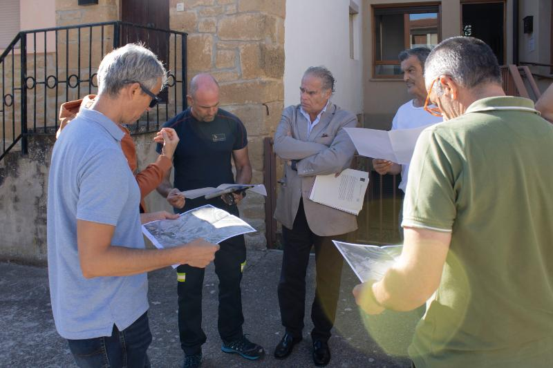 lariojaorg's tweet photo. 💦 El Gobierno de La Rioja y el Ayuntamiento de Gimileo trabajan en el uso de la red de regadío modernizado como punto estratégico de recarga para medios contra incendios.

🖇️ https://t.co/pEuxZxN5gl https://t.co/PRkrfP9ajY