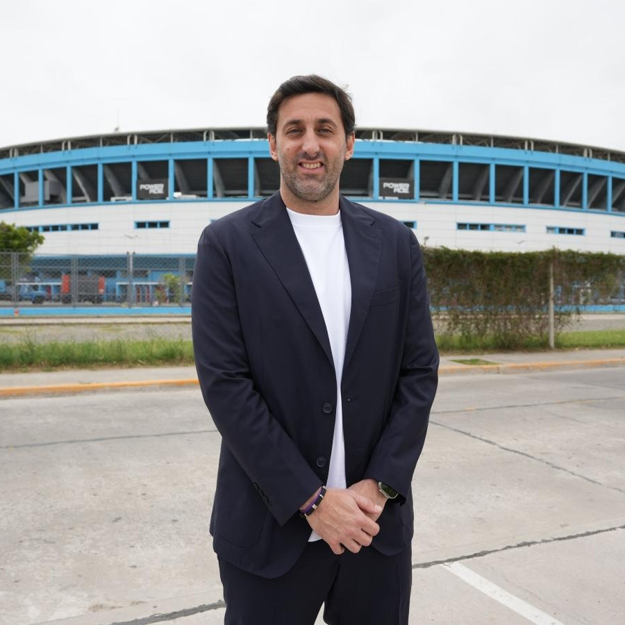 racingdealma's tweet photo. 👉¿El salto de calidad?  
🎤 Diego Milito: "Me refería al día a día, a seguir creciendo. A comprar un colegio como el que hicimos, la educación es básica. Es fundamental. Nuestros chicos van a estudiar a un lugar apto y para mí eso es crecimiento, es salto de calidad. Vamos a inaugurar un Centro de Alto Rendimiento, los chicos están compitiendo en el Mundial de Clubes Sub 18 y somos el único club con Nike en Argentina".