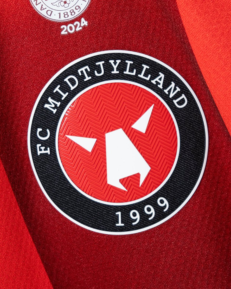 Nevzatslegacy's tweet photo. 2025 Midtjylland Away Franculino Gluda Djú Match-Worn Signed | København - Midtjylland | 23 February 2025 at Parken Stadium

Franculino started the match for Midtjylland and played 61 minutes, as København claimed a 1–0 victory through Magnus Mattsson’s second-half penalty. https://t.co/5sYuFZ59x0