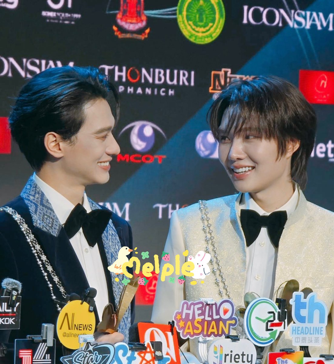 melple's tweet photo. รุ่นน้องที่ไปงานนี้ถ่ายมาฝาก พร้อมโทรมาถามด้วยความสงสัย 

“พี่ ลูกพี่นี่เขาคบกันจริงใช่ไหม” ทางนี้ไปไม่ถูกเลย ไม่รู้จะตอบยังไง ได้แต่ช่วยคุยเรื่องอื่น 😅🫣

KENGNAMPING AT YENT AW2026
#YEntAwards26xKNP
#KengNamping #เก่งน้ำปิง
#KengHarit #nampingster https://t.co/WCpIrMPJ76