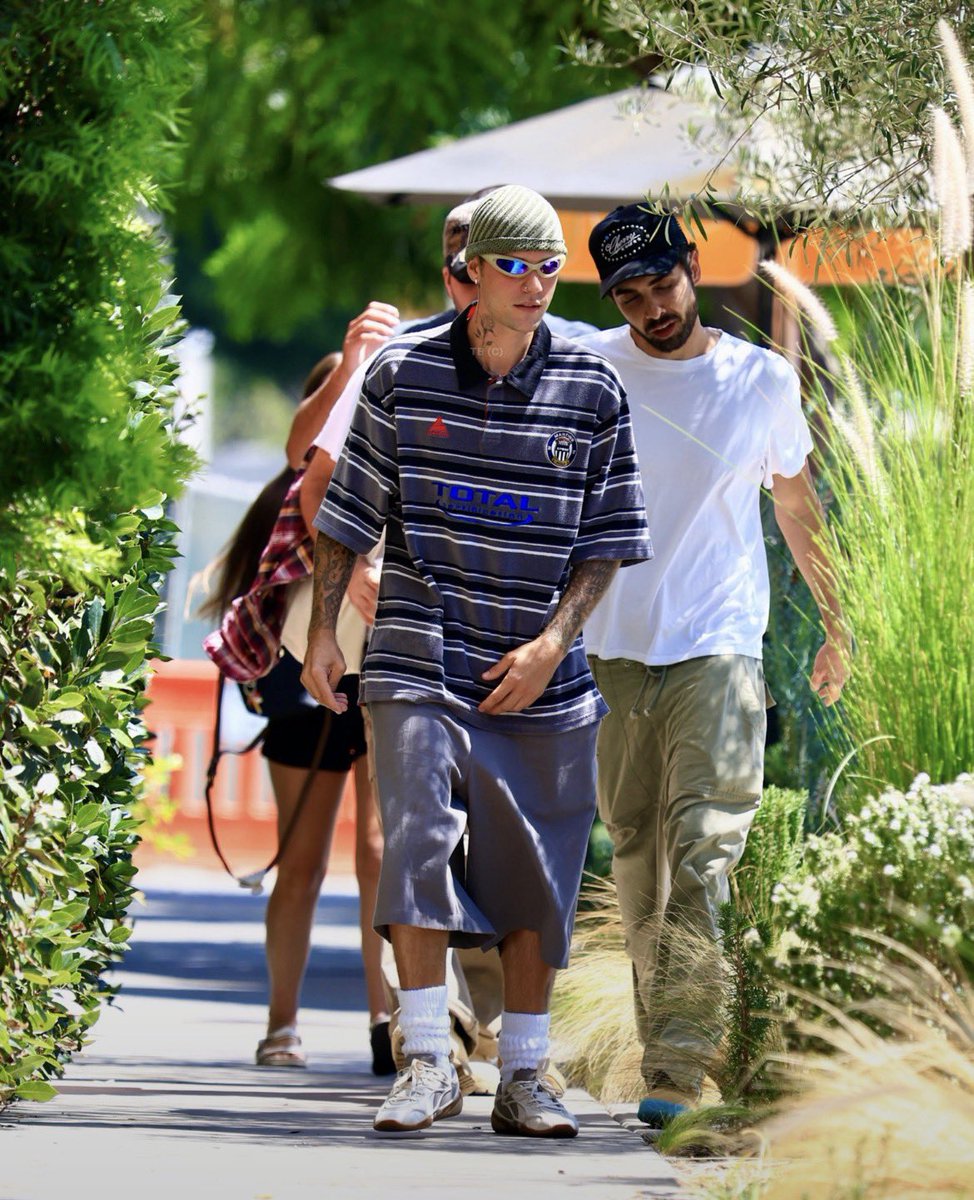 SkylrkDaily's tweet photo. Justin Bieber Spotted Wearing Skylrk Speed Demon Shades and Skylrk Matterdaddie Shoes https://t.co/s3J1PXgIOY