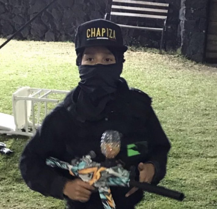 chrisbeat1019's tweet photo. No solo hay diferencia en cuanto a la calidad, hay diferencias hasta de valores! Mientras Piovi le celebró a su hija en su momento su cumple con temática de Cruz Azul que ella misma eligió, el otro inservible le festejó al pendejo de su cría con temática de N4rc0😒🔵 INCREÍBLE🫩 https://t.co/M0YFJbWqvo