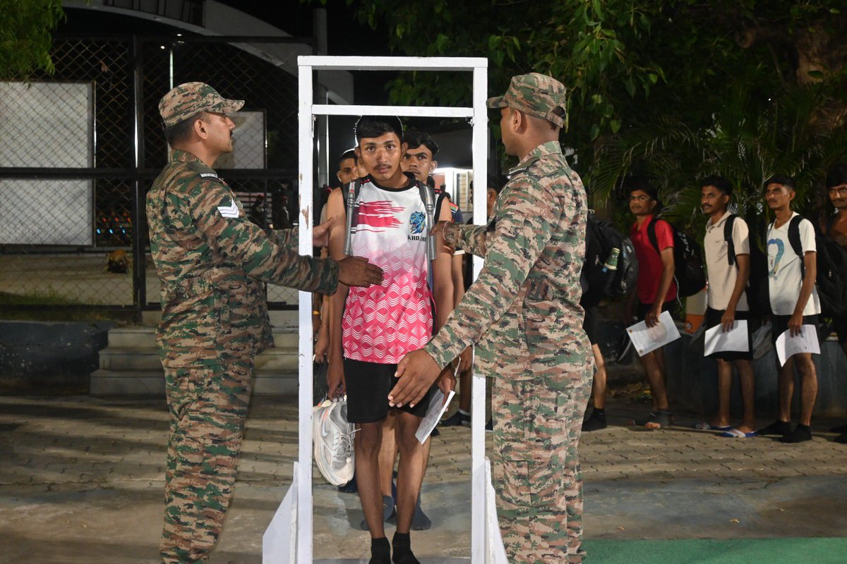 IaSouthern's tweet photo. With dreams in their eyes and determination in their hearts, youth of Gujarat stepped forward to serve the nation.

The #Agniveer Recruitment Rally underway at Sardar Patel Sports Complex, Bhavnagar from 03–11 September 2026 witnessed an overwhelming response on the opening day from aspiring candidates across 34 districts of #Gujarat and UTs of Diu & Daman.

The spirited participation reflects the patriotism, dedication and commitment of Gujarat’s youth towards joining the #IndianArmy and serving the nation with pride.

#JoinIndianArmy 
#SouthernCommand
#RecruitmentRally
@adgpi
@DIRECTORATERTG
@PRODefPune