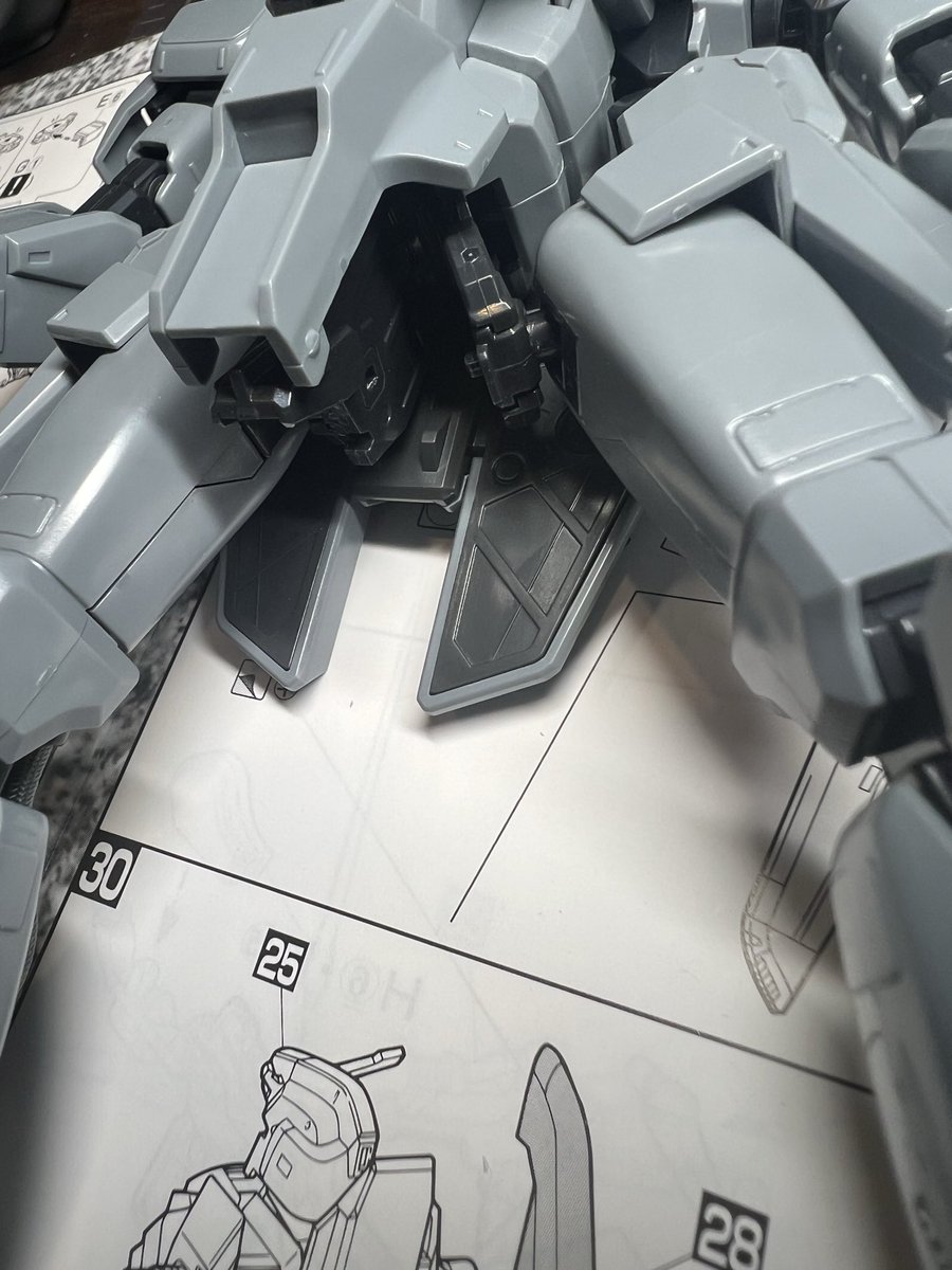 higehigechan's tweet photo. MGゼータプラス UC版
ようやく本体が形になりました。
あとはバインダーと武装です。
可変用の股関節の接続が片方だけ緩い…💧
#ガンプラ
#積みプラ崩し https://t.co/gHypD7N06X