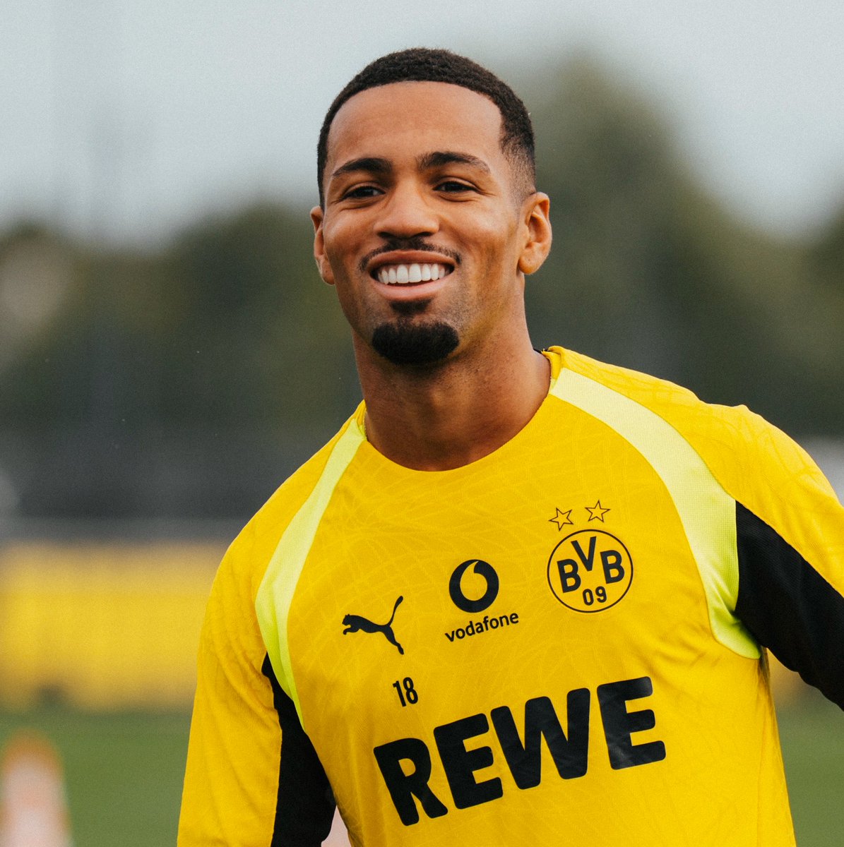 BlackYellow's tweet photo. All smiles in his first session. 😄🏴󠁧󠁢󠁥󠁮󠁧󠁿 https://t.co/vI1zlx1dsb
