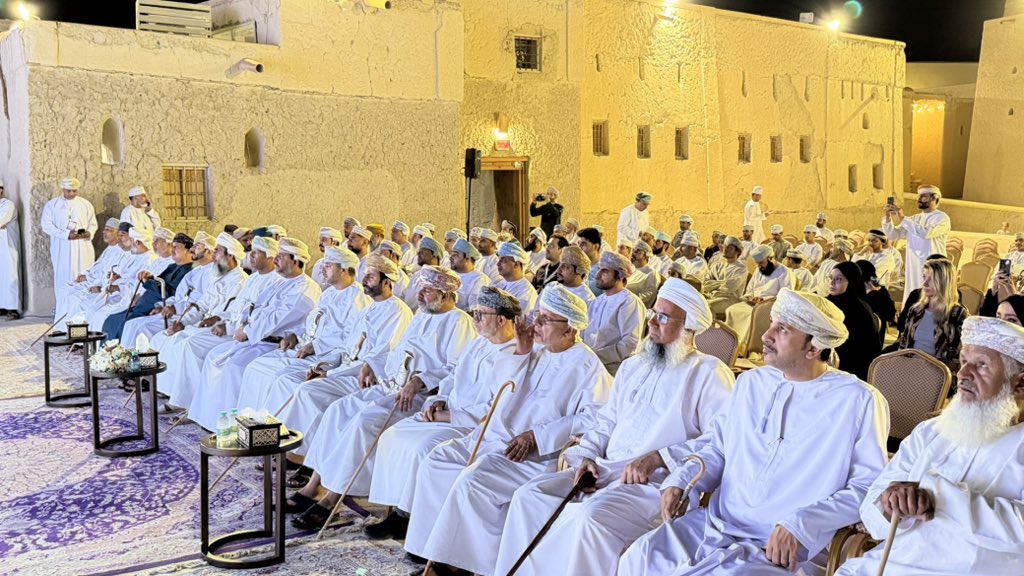 Bahlacharity1's tweet photo. من #بهلاء تبدأ الحكاية تنطلق مبادرة الصناعات الثقافية والإبداعية بموقع بهلاء العالمي، لتجمع الشباب والمتطوعين حول رسالة واحدة:أن نعرف تراثنا، ونعتز به، ونشارك بوعي في حمايته وصونه ونقله للأجيال القادمة
#الممتلك_الثقافي_بقلعة_بهلاء
#UNESCO #World_Heritage_Volunteers
#Bahla_Charity https://t.co/pEwzLq0V8K