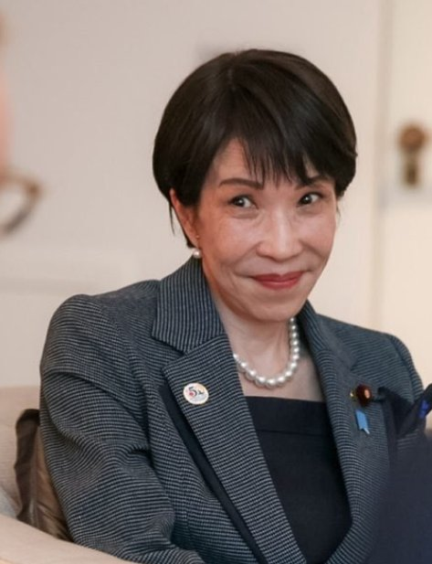 TomoMachi's tweet photo. 高市早苗がトランプやスターマーをいきなりファーストネームで呼ぶのに、彼らは彼女を「サナエ」と呼び返してません。つまり最初に「私をサナエと呼んでください。あなたをドナルドと呼んでいいですか」という手続きを踏まずにいきなり馴れ馴れしく名前呼びしたわけで、距離感おかしいです https://t.co/C8snCOLXjx