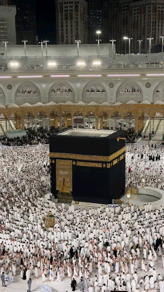 HolyMakkah01's tweet photo. اللَّهُ لَا إِلَهَ إِلَّا هُوَ الْحَيُّ الْقَيُّومُ لَا تَأْخُذُهُ سِنَةٌ وَلَا نَوْمٌ https://t.co/YgFmjmcXSc