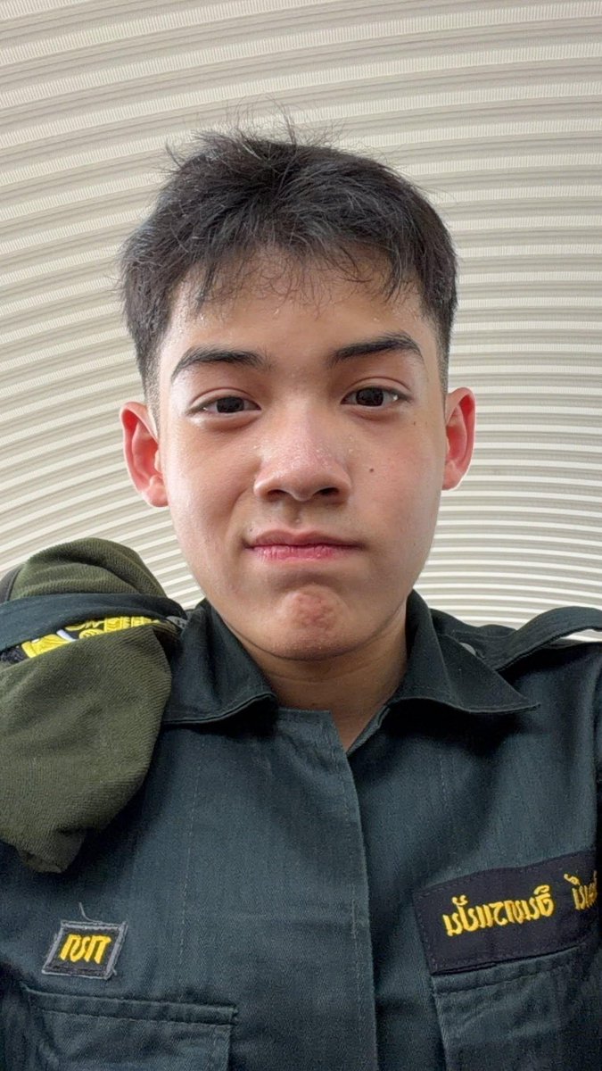YujeenYugeneBR's tweet photo. 📚✨ Você sabia?

#yugeneyannawat é aluno do Assumption College, em Bangkok 🇹🇭

Além de seus trabalhos como artista, Yugene também participa do ROTC (Thai Military Student), um programa de treinamento militar voltado para estudantes do ensino médio na Tailândia. 🎖️ https://t.co/ULJKxKNZdx