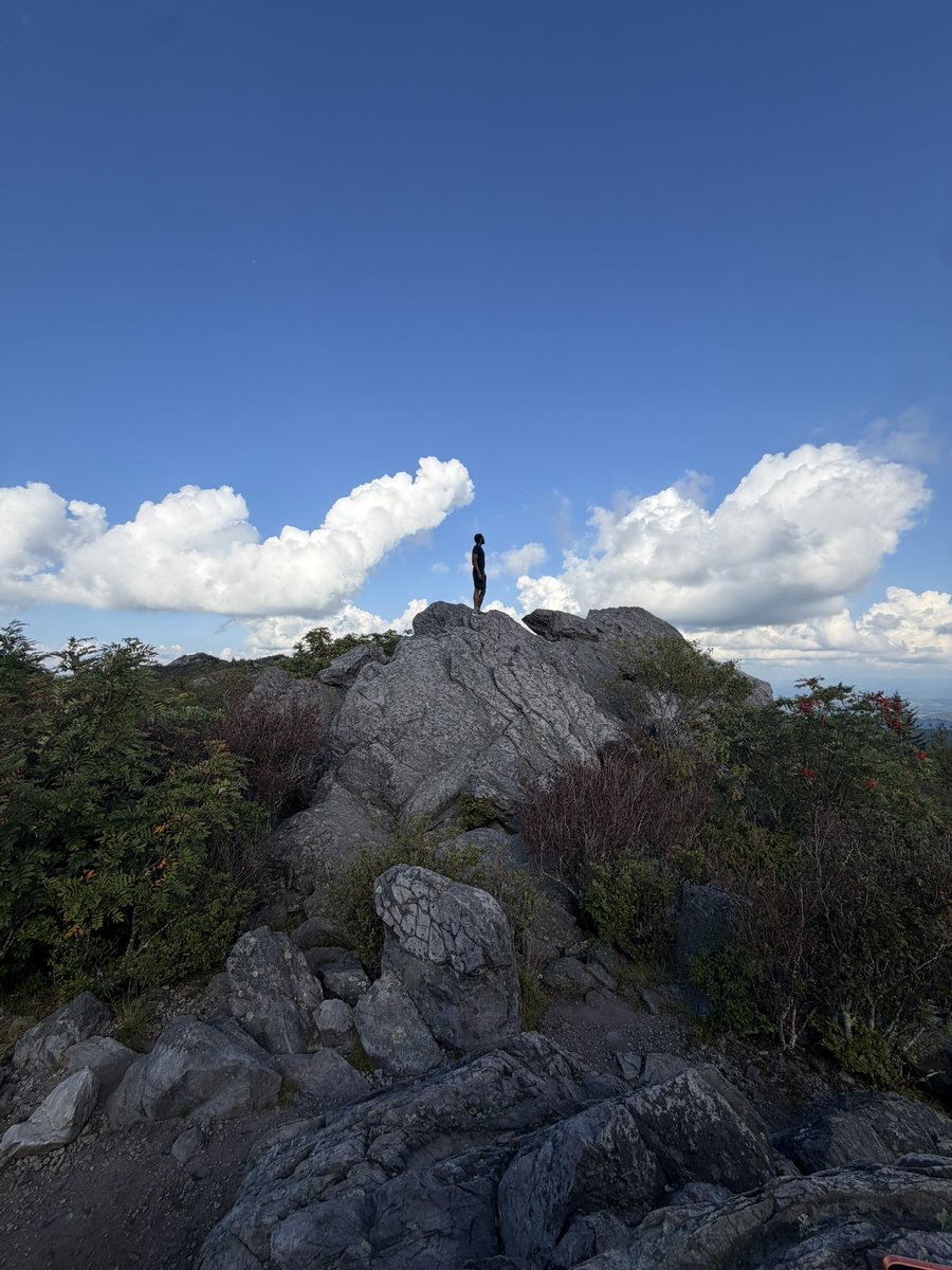 RinnKimmichi's tweet photo. Just a #mlm in the mountains #gay #chudai #nc #va https://t.co/gHPTHiLIWA
