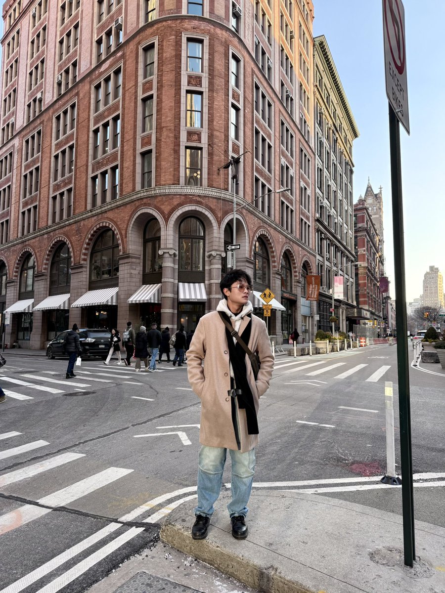 magikaway's tweet photo. [QUEER FRIENDSHIP APPLICATION]
Name: Nad
Age: 25
Occupation: 🧑🏻‍🍳
Zodiac: ♉️
Height: 168 cm
Hobby: window shopping , binge watching, cooking 🍳 
Fun Fact: pawrent🐱✋🏼i loveee cat so much, i also love collecting albums 💿 https://t.co/qWESqoV4L0